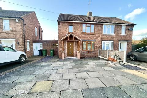 2 bed property, in Whitethorn Road, £220,000
