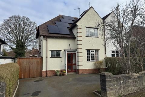 3 bed property, in Himley Avenue, £225,000