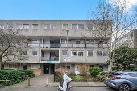 3 bed property, in Carlton Drive, £370,000