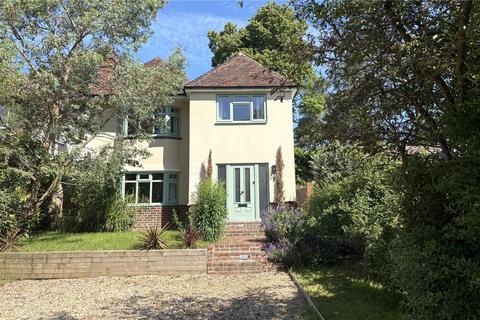 4 bed property, in Hambledon, £900,000