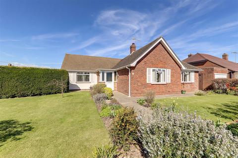 2 bed property, in Stopham Close, £500,000