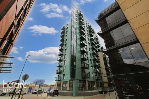1 bed property, in Waterloo Street, £100,000