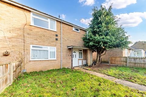 2 bed property, in Girton Close, £180,000