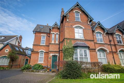 1 bed property, in Middleton Hall Road, £95,000
