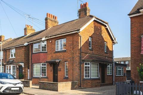 3 bed property, in Basils Road, £600,000