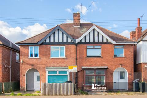 4 bed property, in Queens Road, £216,000