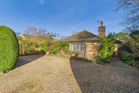 2 bed property, in Spencefield Lane, £425,000