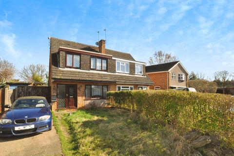 3 bed property, in Orlando Close, £540,000