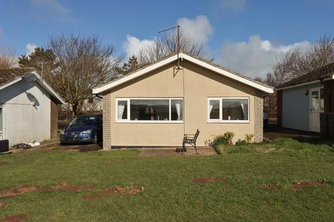 2 bed property, in Blue Dolphin Holiday Centre, £75,000