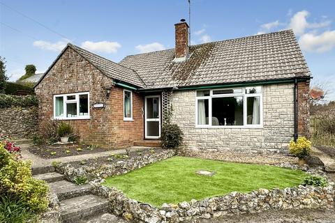 3 bed property, in Crimchard, £220,000
