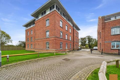 2 bed property, in Brunel Court Truro, £178,000