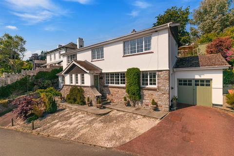 4 bed property, in Stoke Hill, £875,000