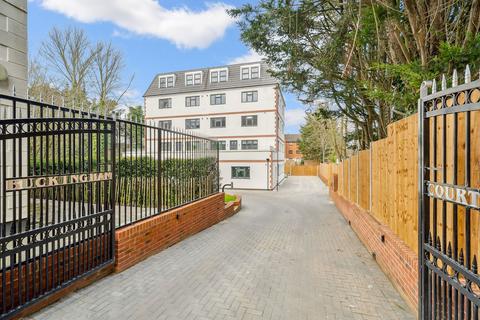 20 bed property, in Buckingham Court, £5,000,000