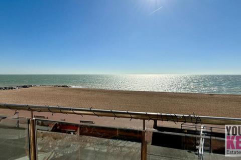 4 bed property, in Four Winds Court, £585,000