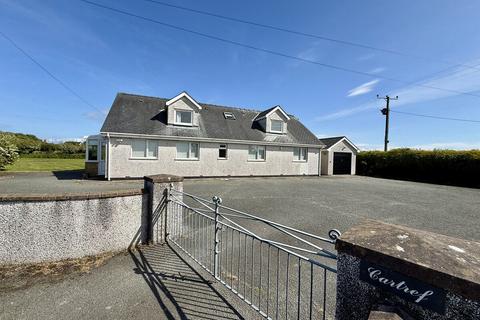 3 bed property, in Cerrigceinwen, £395,000