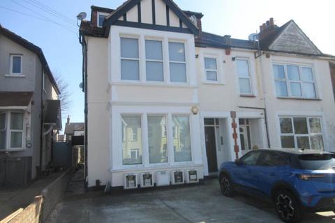 1 bed property, in Meteor Road, £120,000
