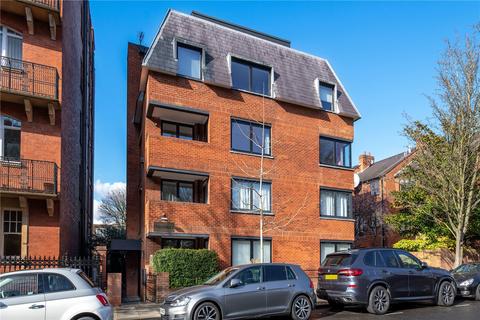 2 bed property, in Manderley, £850,000