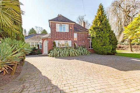2 bed property, in High Street, £575,000