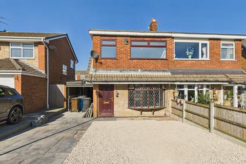 3 bed property, in Shefford Crescent, £225,000