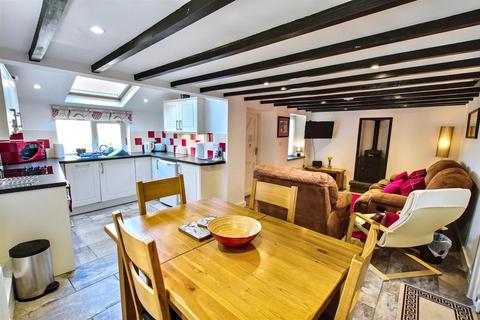 2 bed property, in Tresaith, £259,990