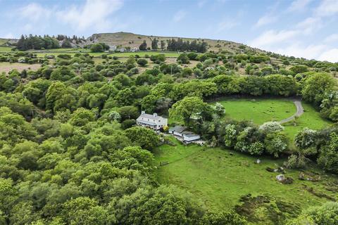 5 bed property, in Henwood - 1.97 acres in all, £750,000