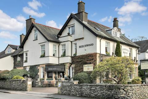 6 bed property, in Beechwood, £745,000