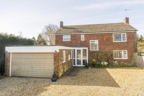 4 bed property, in Home Close, £700,000