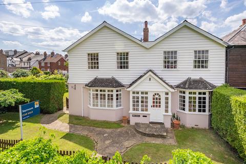 4 bed property, in Archway Place, £950,000