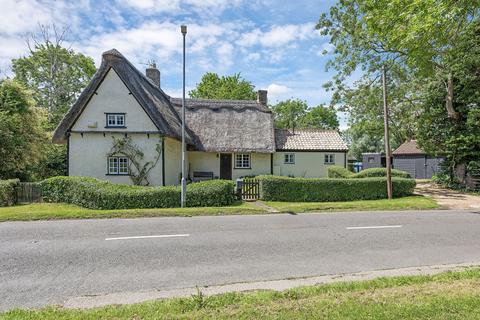 3 bed property, in Potton End, £750,000