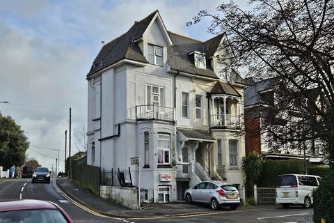 9 bed property, in Bournemouth, £450,000