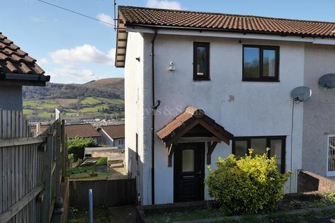 2 bed property, in Cader Idris Close, £170,000