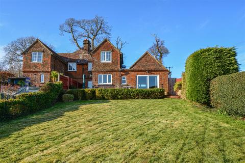 3 bed property, in Kitchenham Road, £525,000