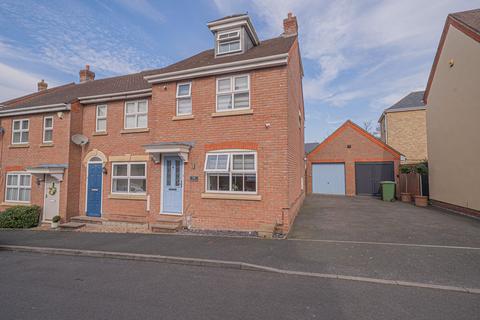 4 bed property, in Old Dickens Heath Road, £465,000