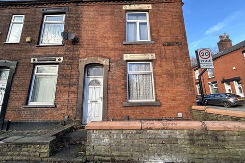 2 bed property, in Huddersfield Road, £65,000