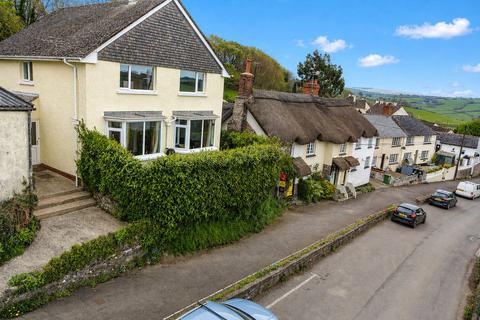 4 bed property, in East Street, £400,000