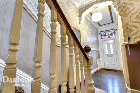 4 bed property, in Neville Place, £450,000