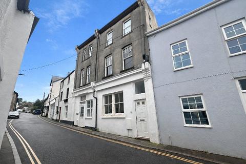1 bed property, in Market House, £100,000
