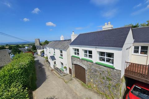 5 bed property, in The Village, £425,000