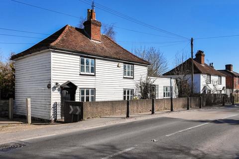 3 bed property, in Ashford Road, £350,000