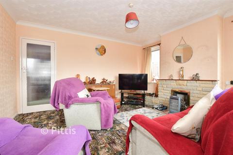2 bed property, in Roseway, £235,000