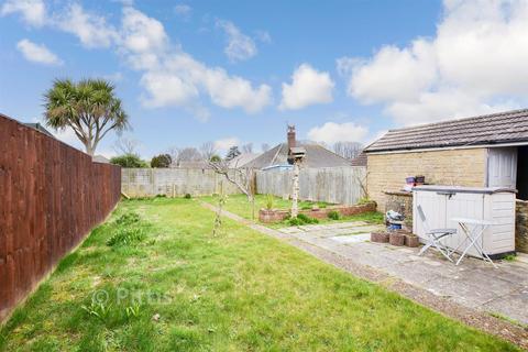 2 bed property, in Roseway, £255,000