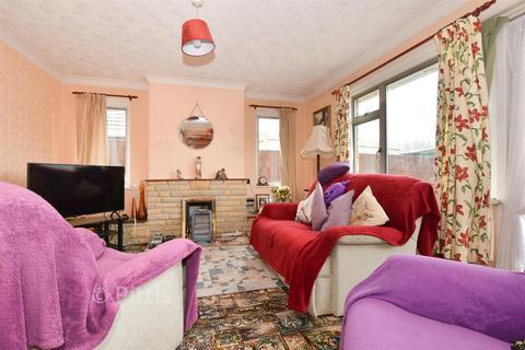 2 bed property, in Roseway, £235,000