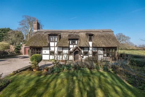 3 bed property, in Dalefords Lane, £635,000