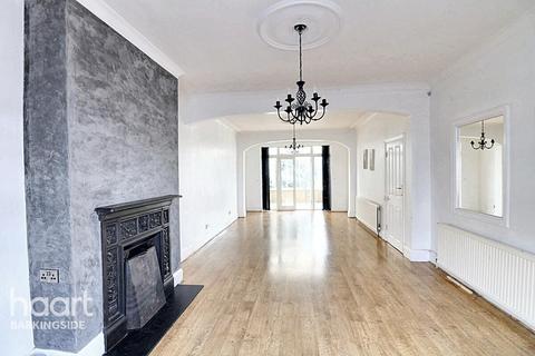 4 bed property, in Campbell Avenue, £650,000