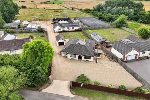6 bed property, in Ryefield Lane, £750,000