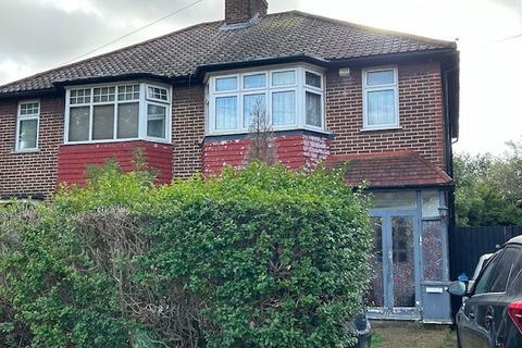 3 bed property, in Cleveland Gardens NW2, £624,000