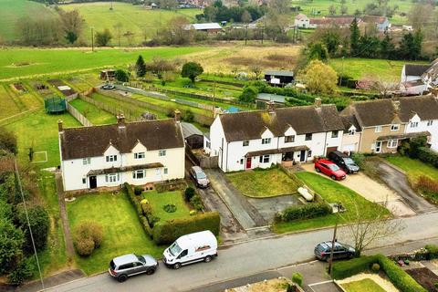 3 bed property, in Bevans Lane, £340,000