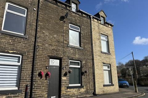2 bed property, in Key Sike Lane, £120,000