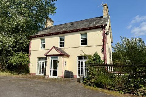 7 bed property, in Tregaron SY25, £795,000