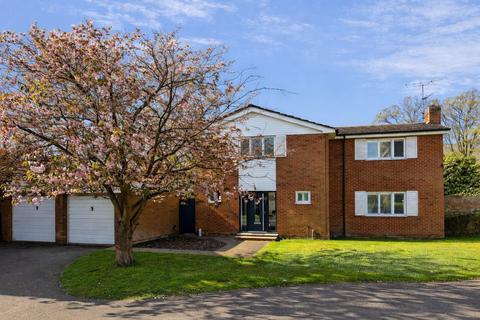 4 bed property, in Grange Gardens, £700,000
